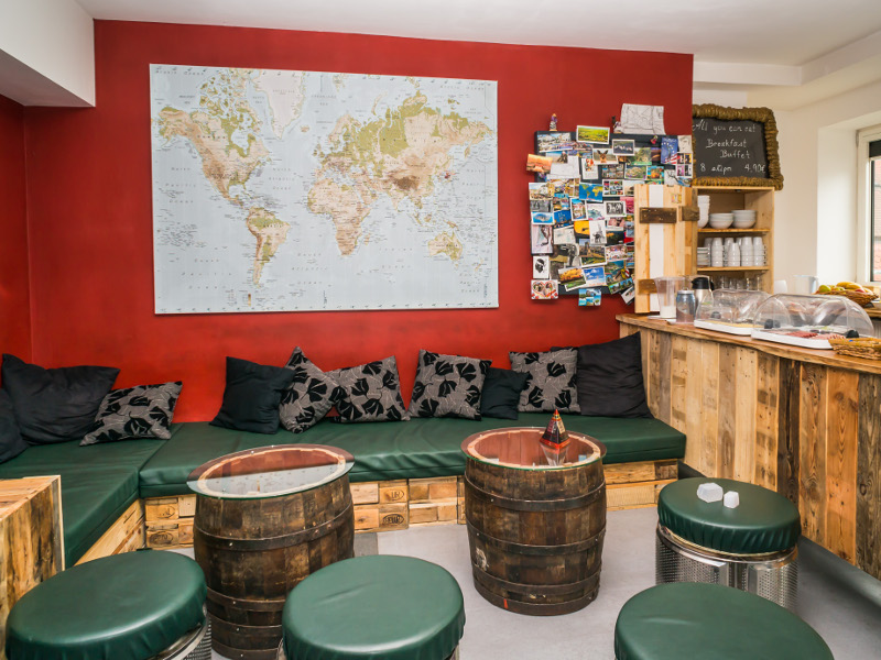 https://www.babelfish-hostel.de/media/Galeryhostel/006 hostel lobby.jpg